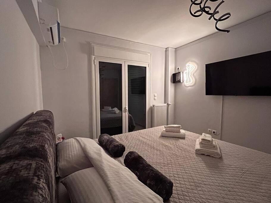 Fresh Spicy 1bd Amusement Arcade Apartment